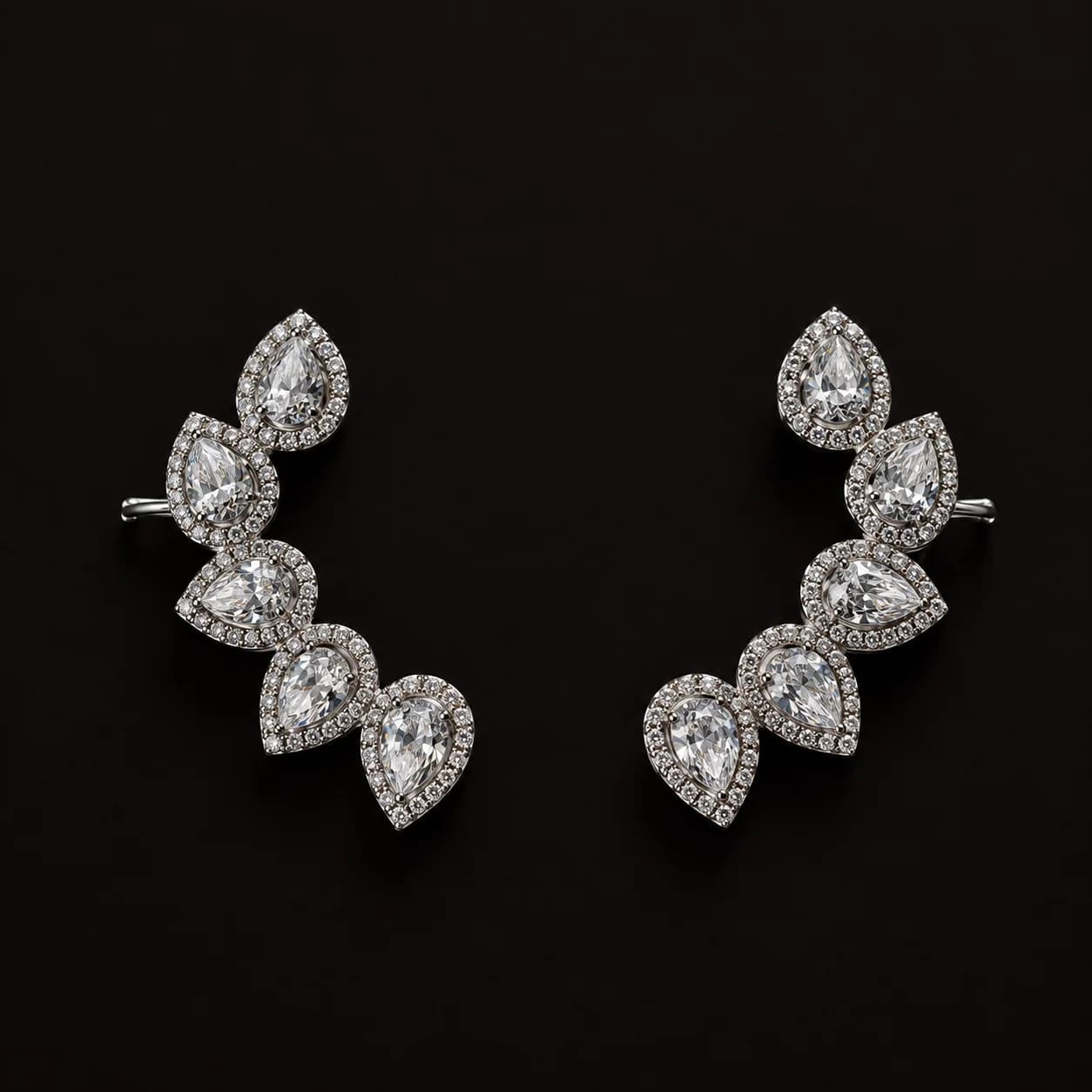 Brinco Ear Cuff com zirconia e strass éclat