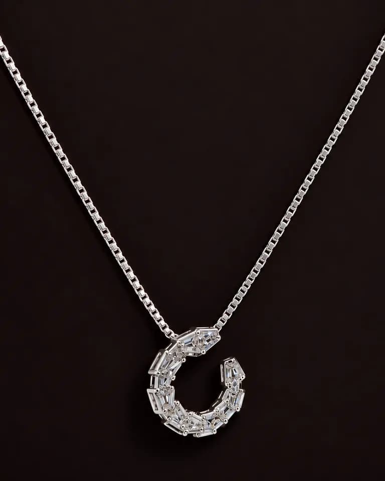 Colar Arc Banhado a Rodio Branco com Zirconia e Strass
