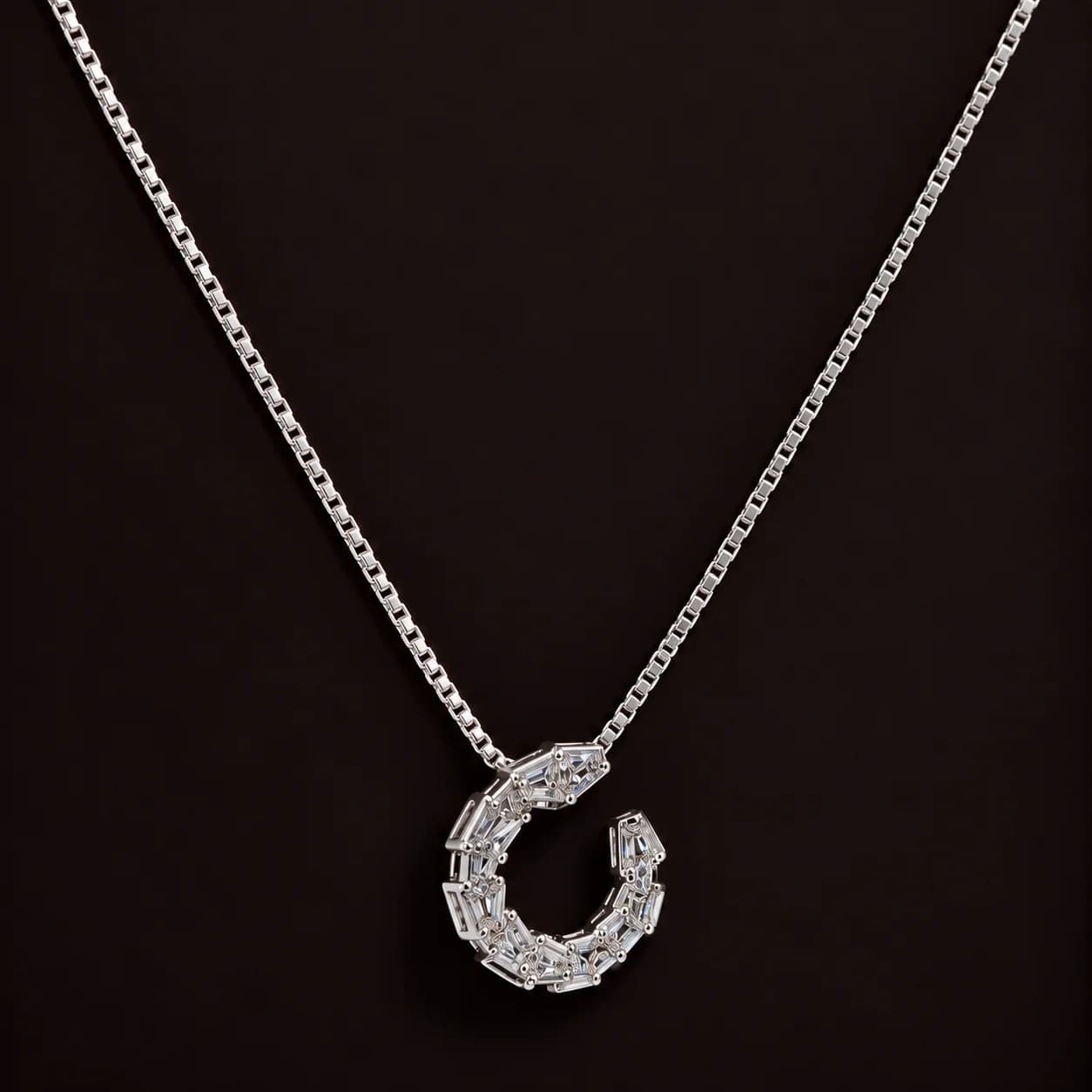 Colar Arc Banhado a Rodio Branco com Zirconia e Strass