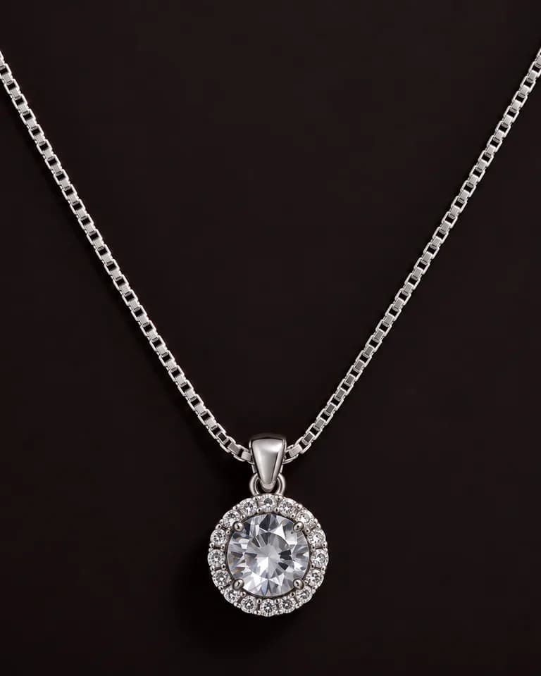Colar minimalista banhado a ródio branco com strass e zirconia