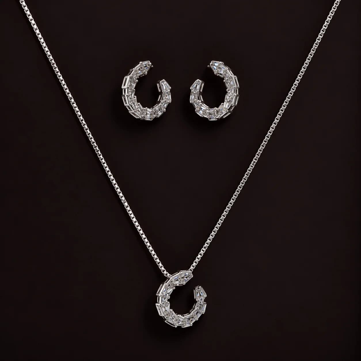 Conjunto Arc banho ródio branco com zirconia e strass