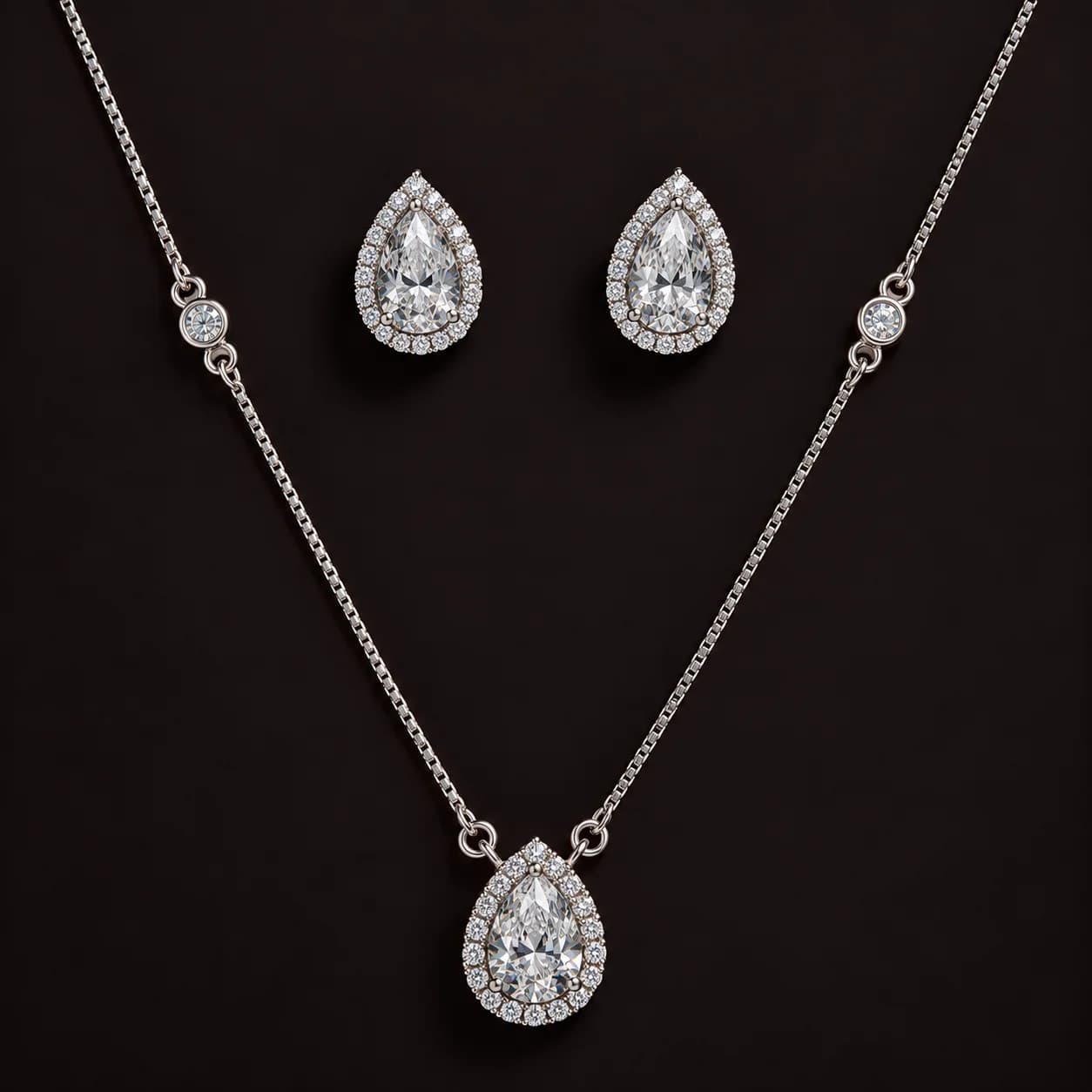 Conjunto goutte banhado a ródio branco com zirconia e strass