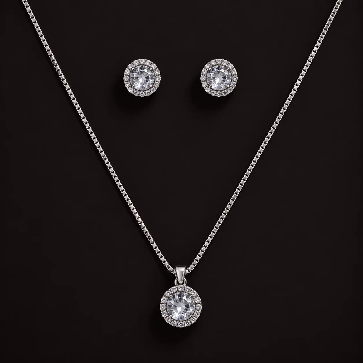 conjunto Halo banhado a ródio branco com zirconia e strass