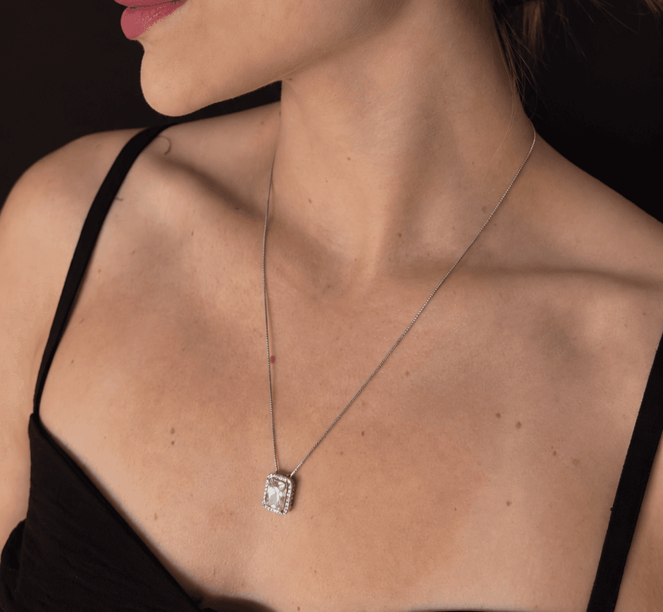 colar com zirconia e strass