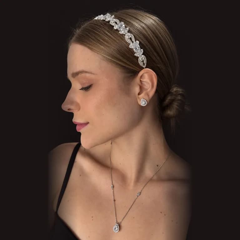conjunto de noiva com tiara, brinco, colar de zirconia e strass